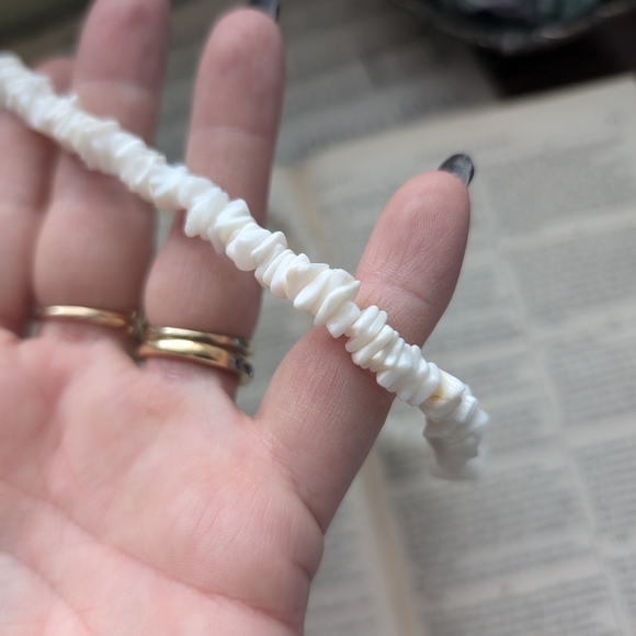 Vintage White Beaded Necklace - Picture 7 of 7